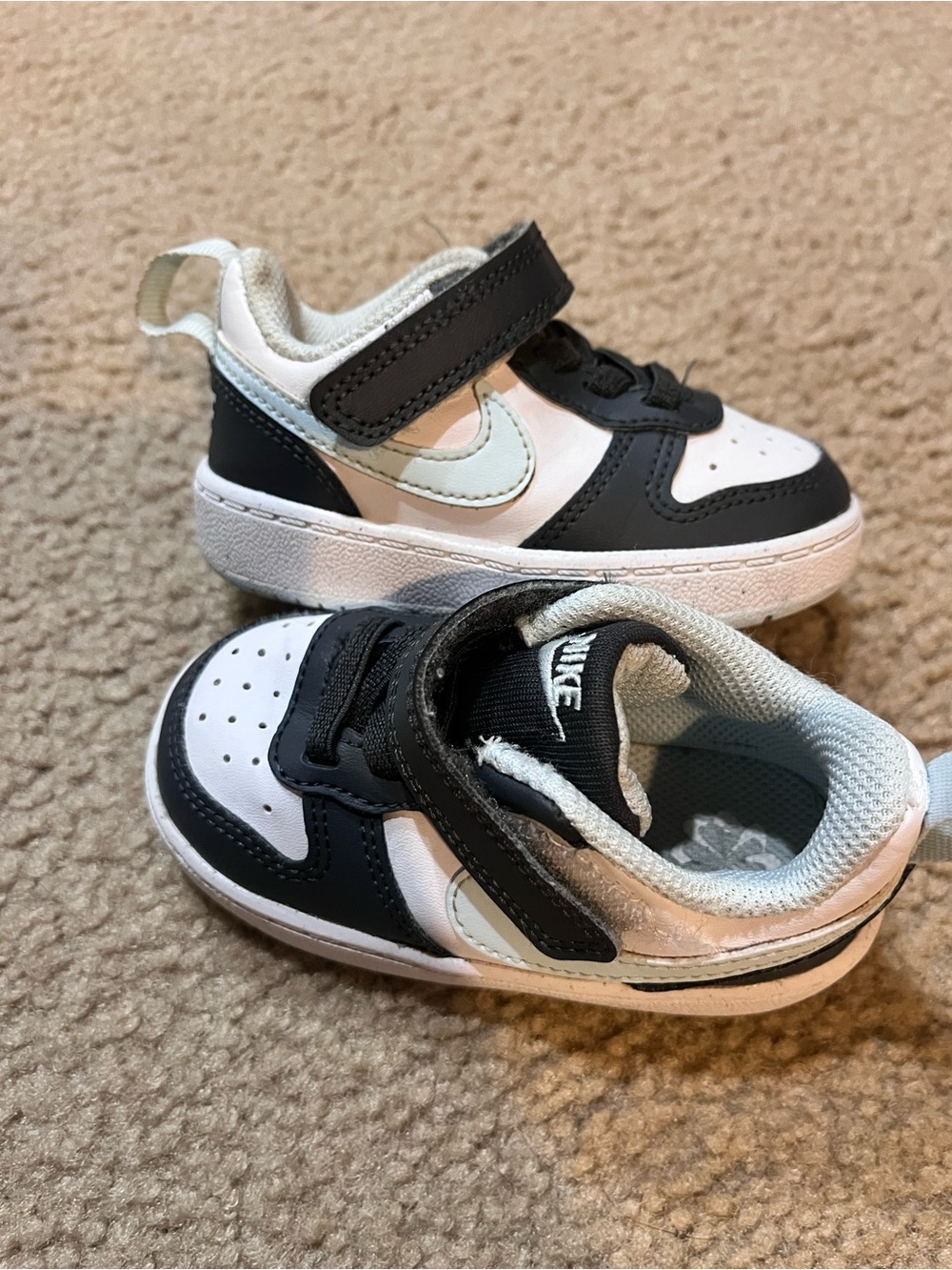 Nike Kids Black and White Low-Top Hook-and-Loop Sneakers size 5 C